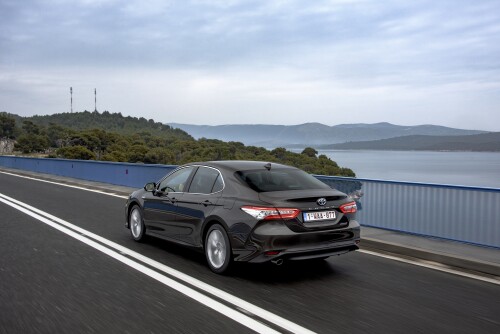 Toyota-Camry-Hibrit-2019.jpg